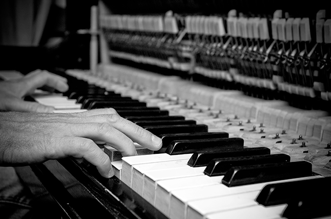 Tampa do piano de armário