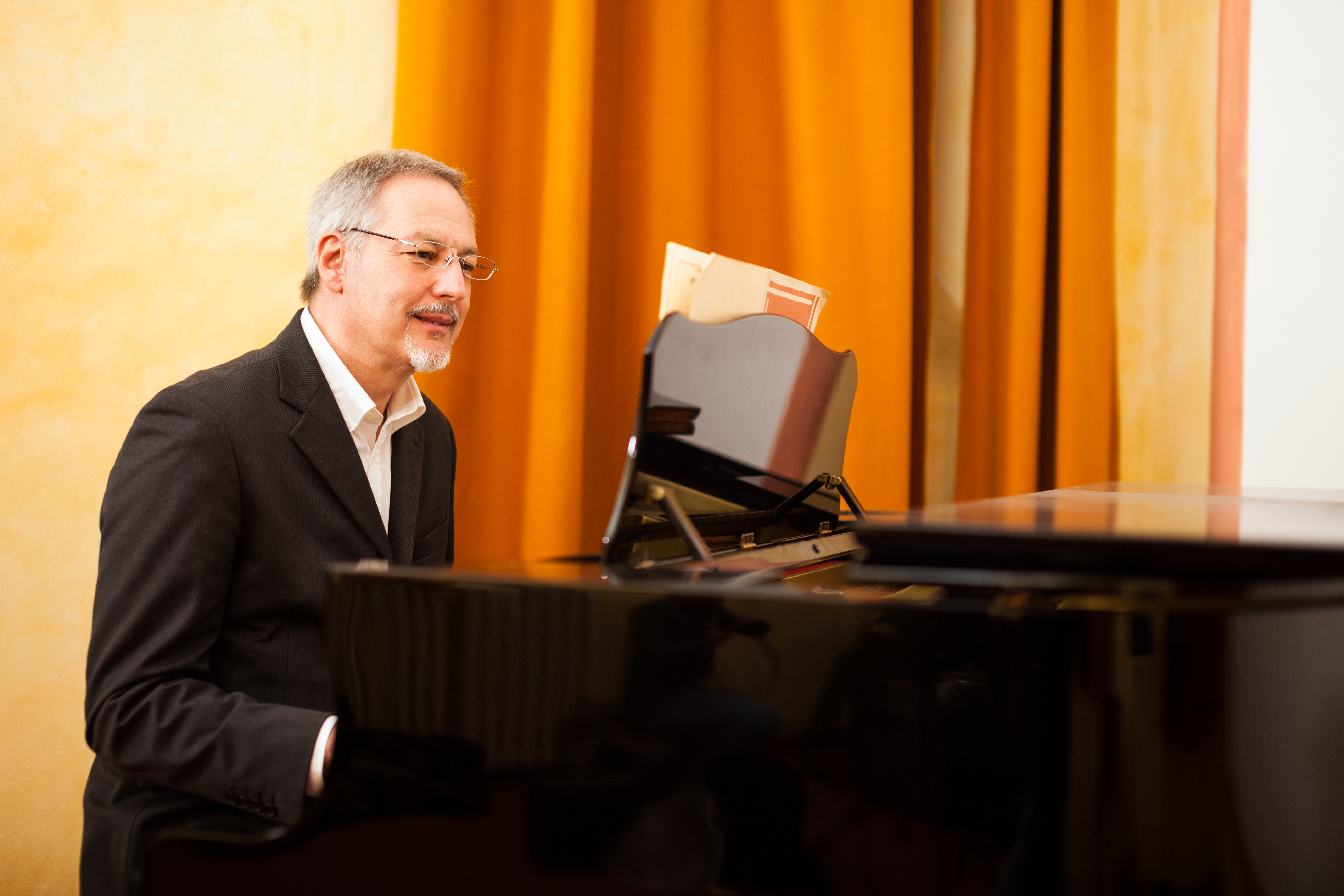 Adultos e o estudo de piano Adultos e o estudo de piano