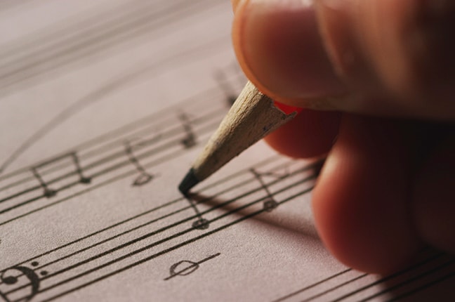 Ouvido versus leitura musical Ouvido versus leitura musical