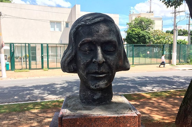 Busto de Antonietta Rudge Busto de Antonietta Rudge