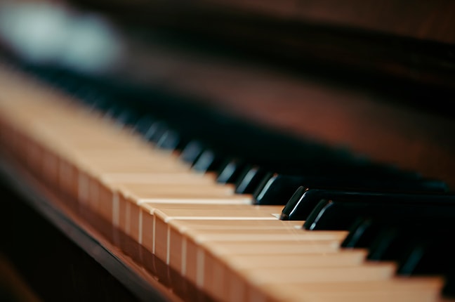 Acabamento das Teclas do Piano