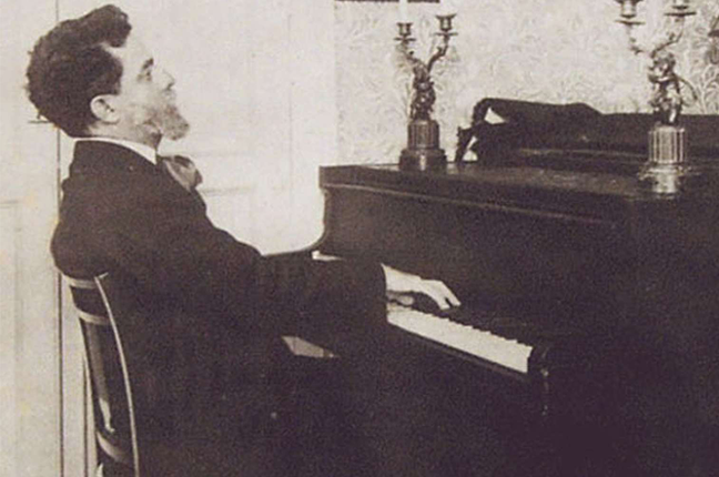 Alberto Nepomuceno tocando piano