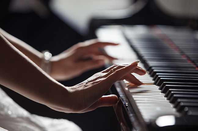 como posicionar os dedos no piano