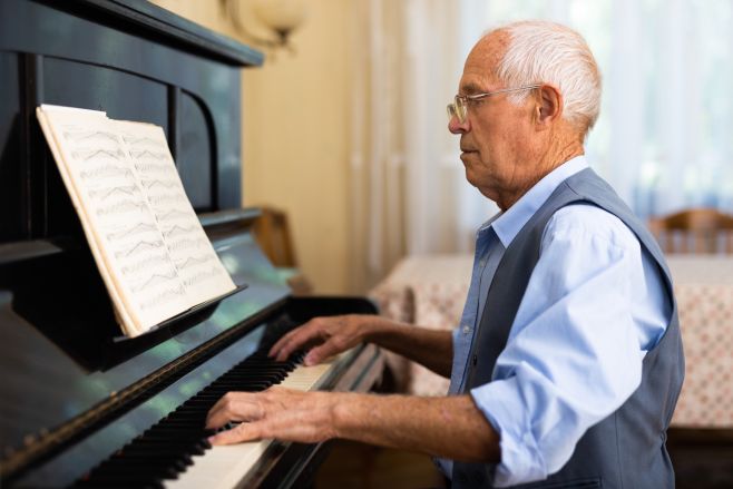benefícios do piano para saúde mental