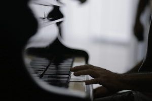 Estudos de piano para a mão esquerda