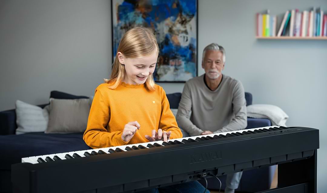 Em casa, no palco, a sua música
